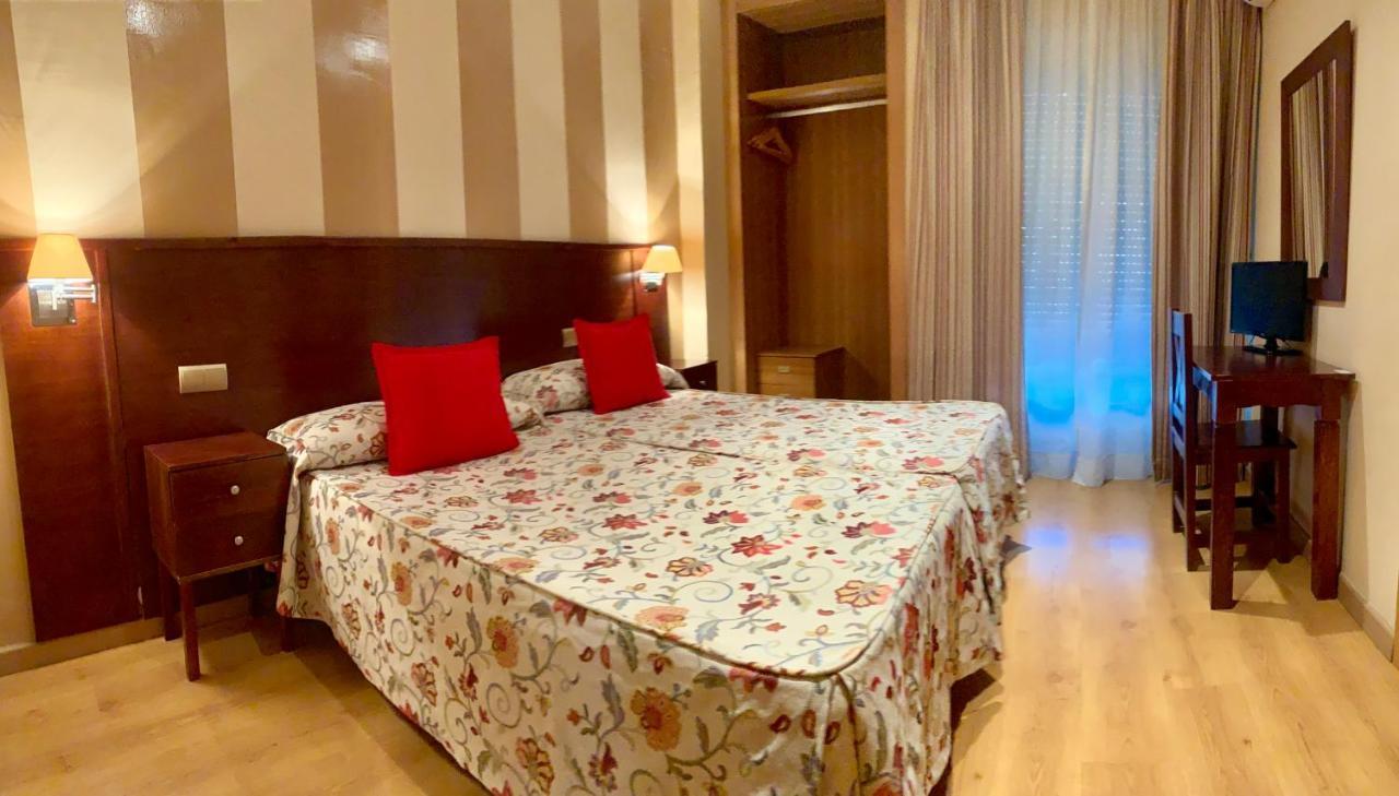 Hotel Fernando IV Martos Eksteriør billede